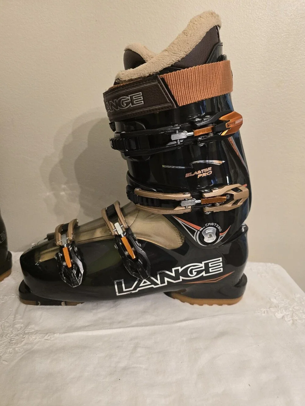 Lange Blaster Pro Men's Black and Orange Ski Boots Size 10.5 w/ Dakine Bag